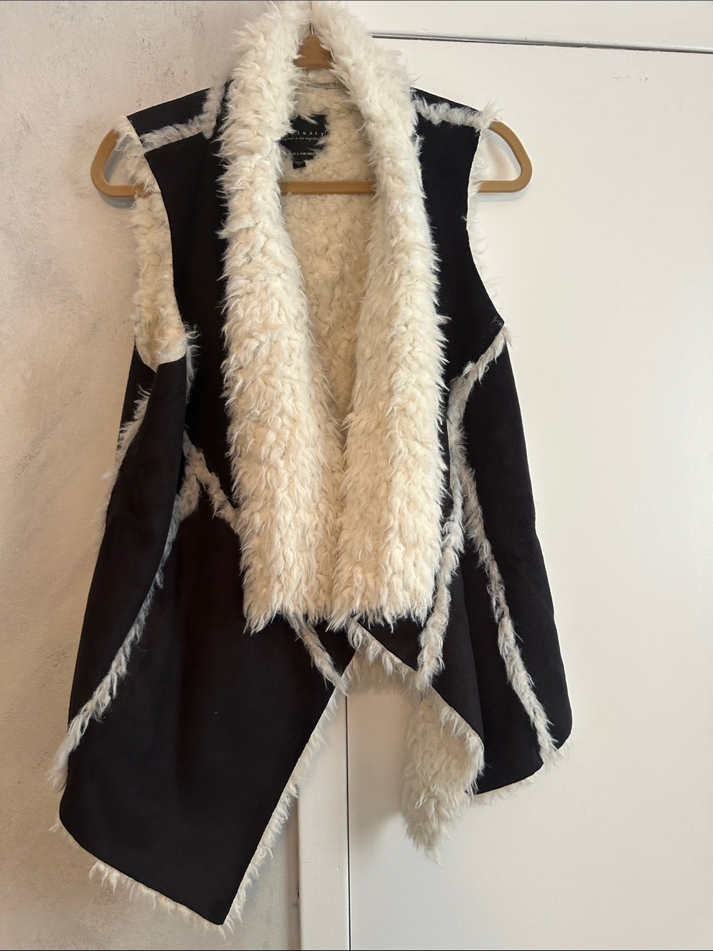 Faux Shearling Trim Sleeveless Vest - Black & White